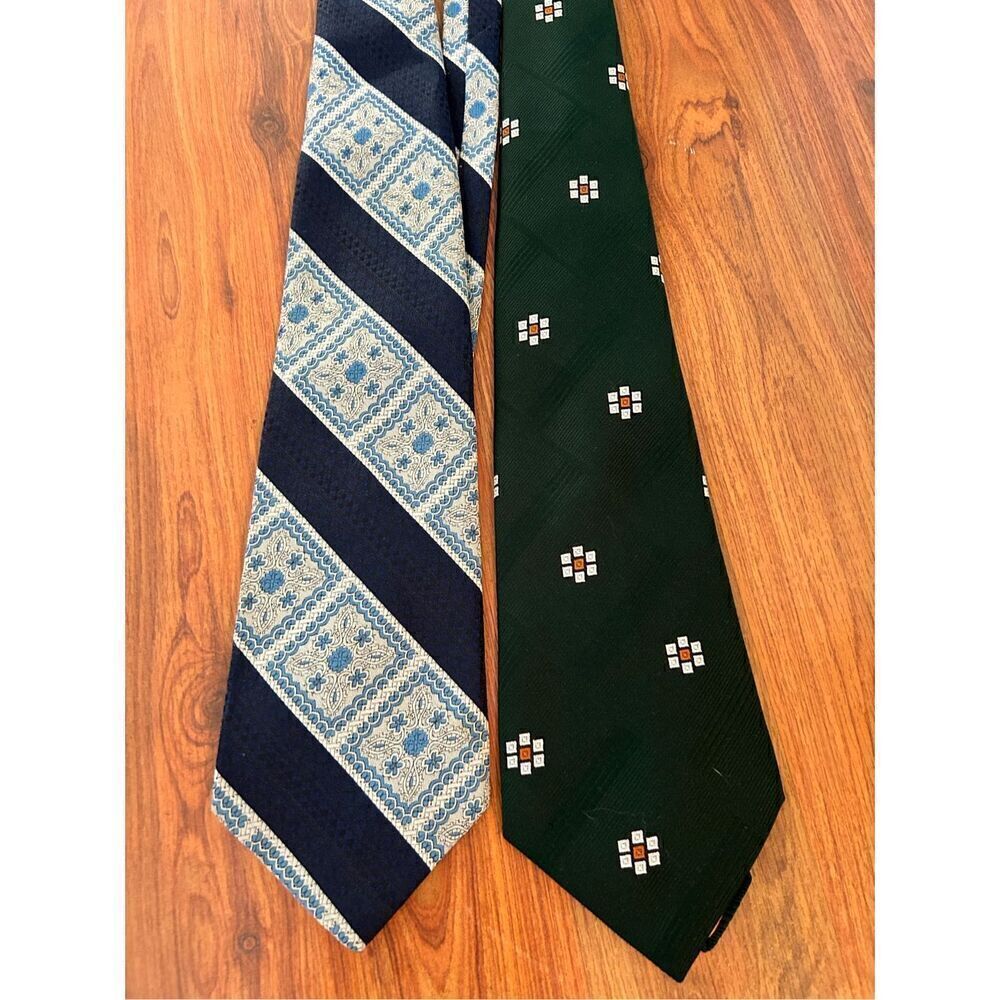 2 vintage 1970's ties wide printed green daisy blue large